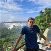 Joven estudiante con ganas de enseñar euskera a niños de todas las edades